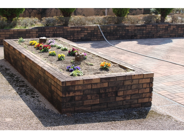 豊川苑花壇完成