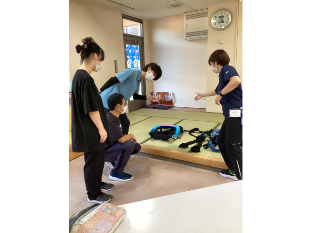 説明を受けます。みなさん興味津々！