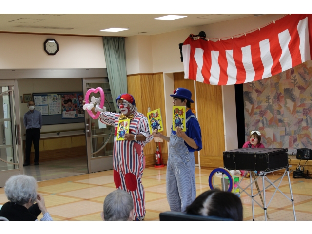 次は「もぉりぃ」さんによるピエロパフォーマンス🤡