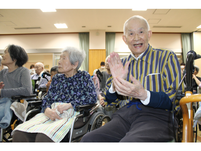 拍手で盛り上げ～♪