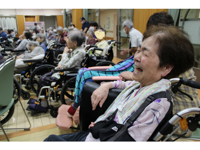 豊川苑の歌姫一緒に歌います‼笑います‼