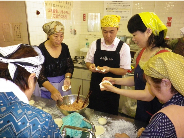 「馅饼」づくりの風景