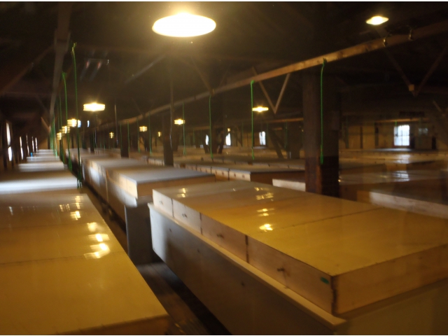 実際の酢作り（醗酵室）を見学しました