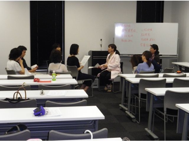 二班に分かれてロールプレイ実践