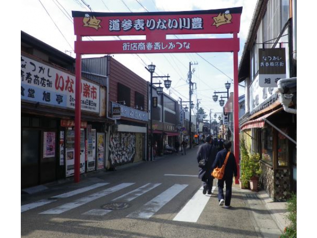 豊川稲荷の表参道