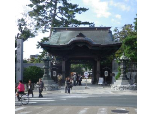 豊川稲荷の総門