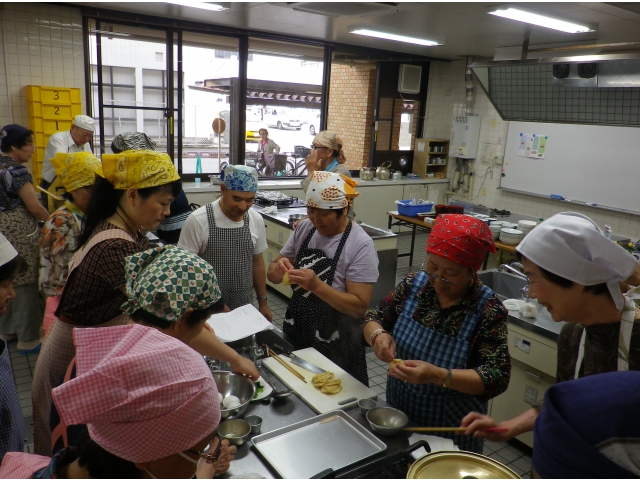 油揚げの卵巾着煮づくり