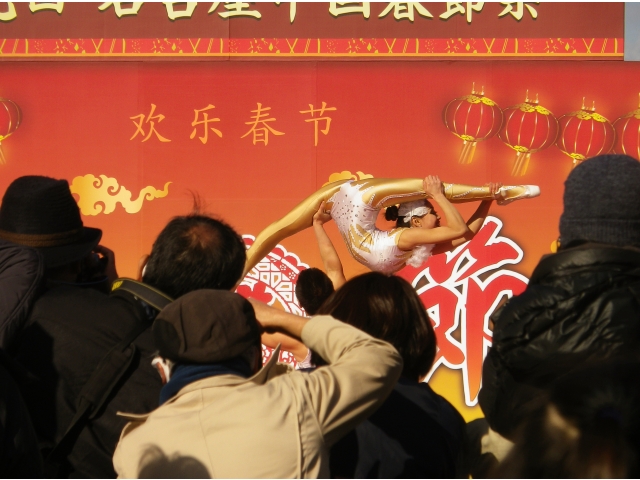 肩の上バレエ（河北雑技団）