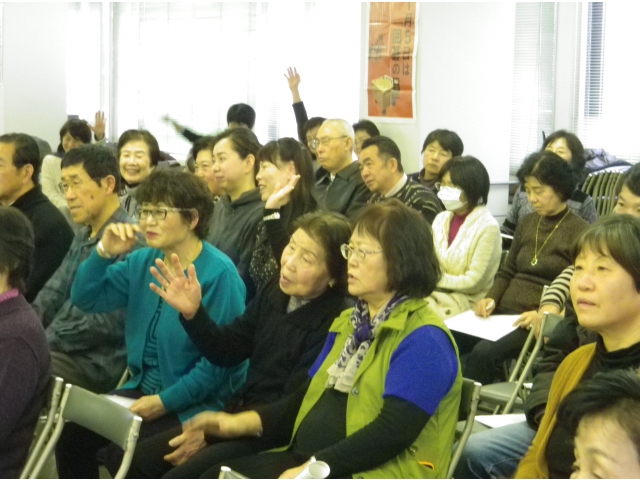 見学する皆さん