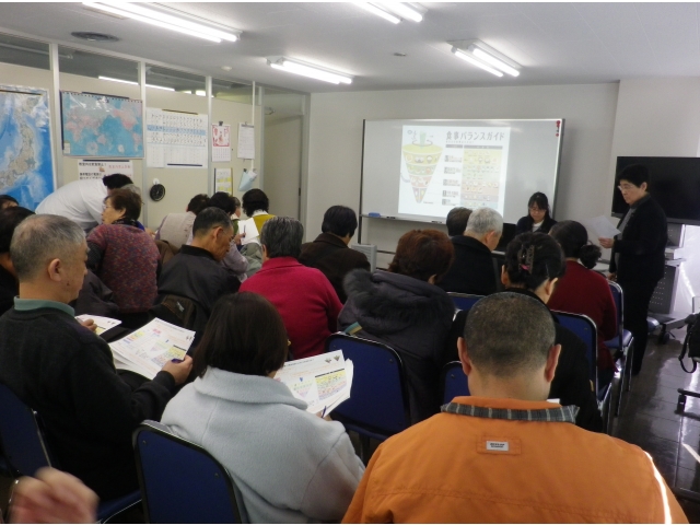 講話を聴く皆さん