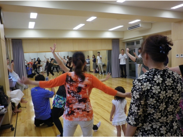 踊る方、見る方、いろいろです