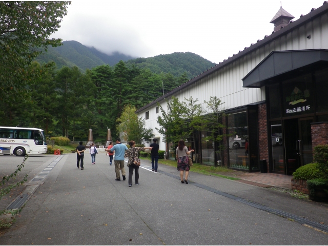 雄大な自然に囲まれた工場