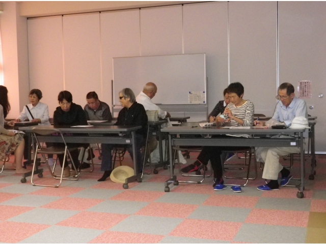 くつろぐ１世の方々