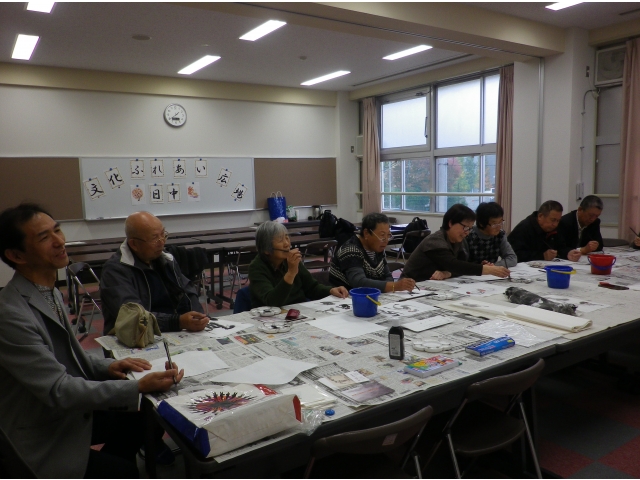 お手本を参考にしながら描きます