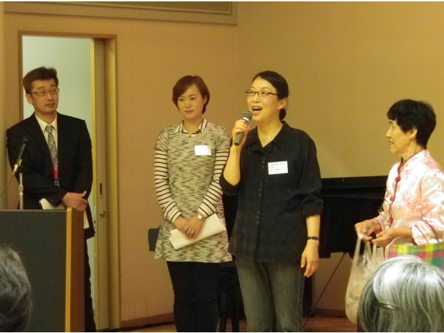 友の会の皆さんから、手作り品のプレゼントがありました