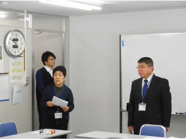 所長の挨拶を中国語で通訳します