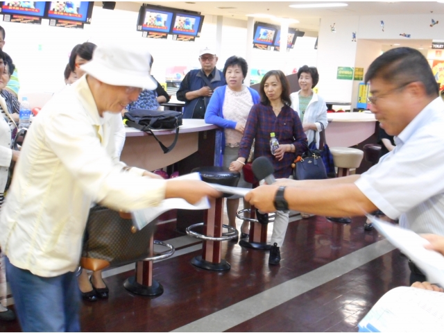 スコアカードを配りました