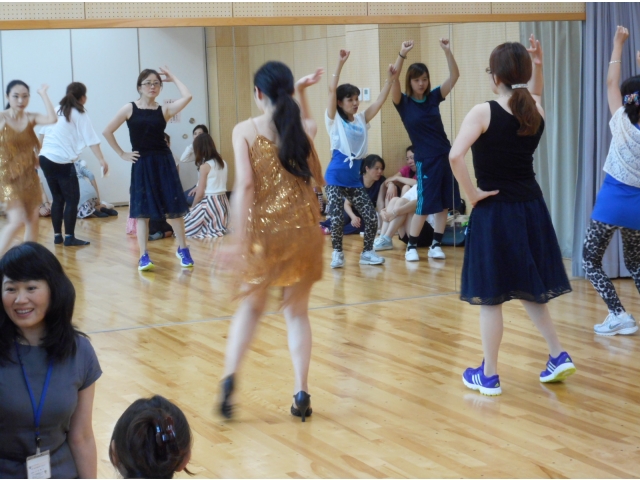 ダンス教室　　休憩時の一コマ