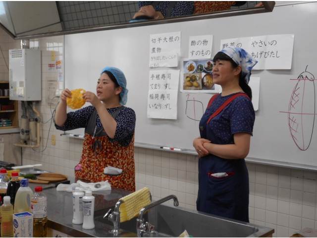 初めに料理の作り方を説明しました