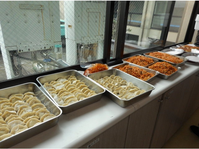 水餃子とサラダ