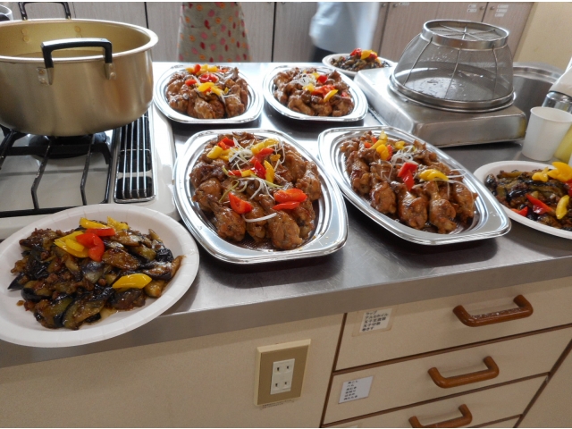 鶏肉料理とナスの料理