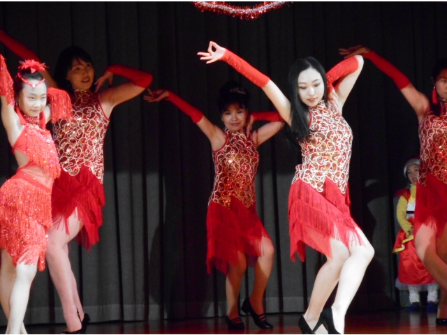 ダンスを披露される皆さん