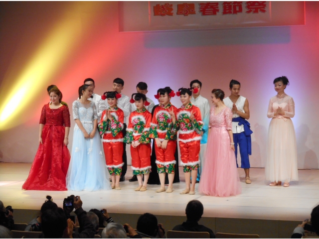 午前の公演が終了し、団員の皆さんが勢揃い