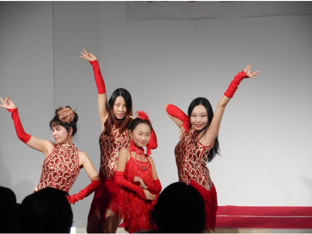 ダンスを披露される皆さん