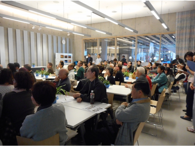 会場は満員でした