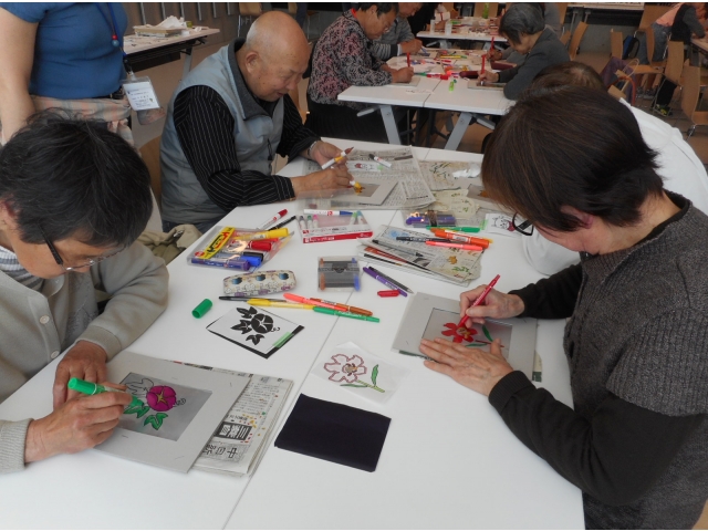 下絵に色をつけています