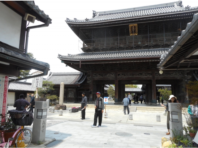 ウインドーショッピングに飽きたら、お寺もお勧め