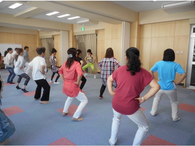 「広場ダンス」を踊ります