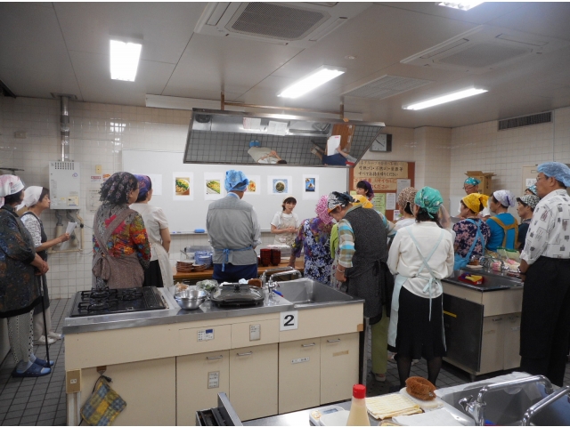 講師から食材の効用や作り方の説明がありました