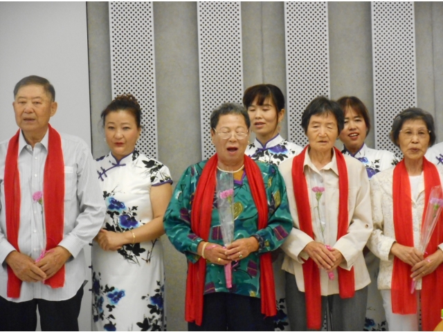帰国者の皆さんの合唱