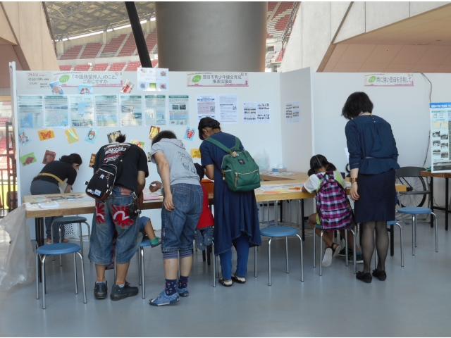 剪紙体験、初めはこんな感じでした