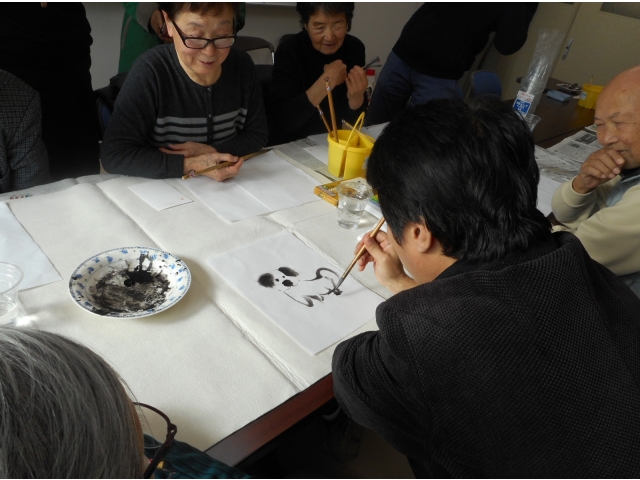 講師のお手本を、注意深く観察しました。