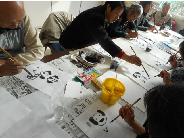 お手本を見ながら、各自練習しました。