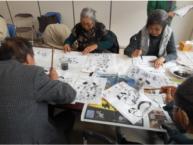 各自思い思いに、犬を描きました。