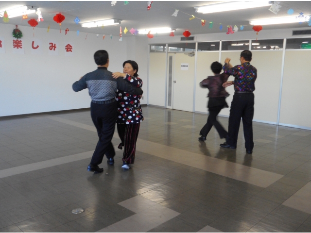 社交ダンスの披露がありました