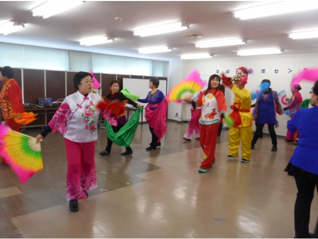 ダンス教室の皆さんのヤンガー踊り