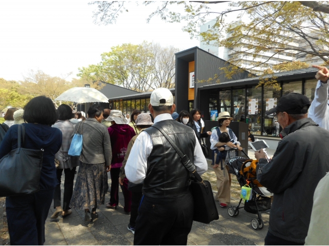 金シャチ横丁の前を通りました