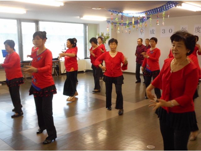 広場ダンスを踊りました。