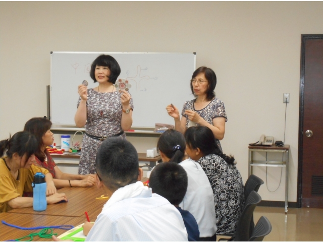 コースターの完成品と作り方の説明