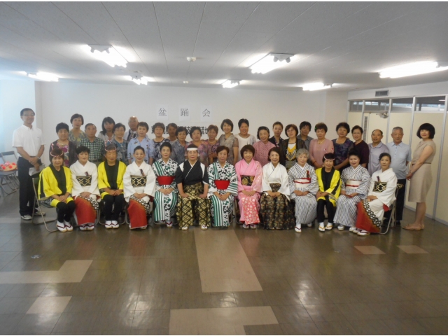 休憩時間に集合写真を撮りました。