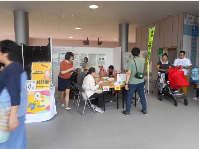 10時頃は、職員にもまだ余裕がありました。