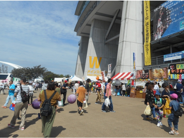 写真では人が少なく見えますが、多くの人出でした。