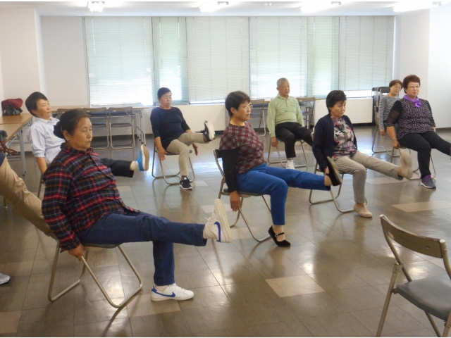 つま先の運動、これは余裕ですね。