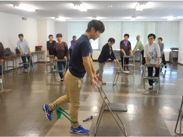 チューブを使って、負荷をかけます。