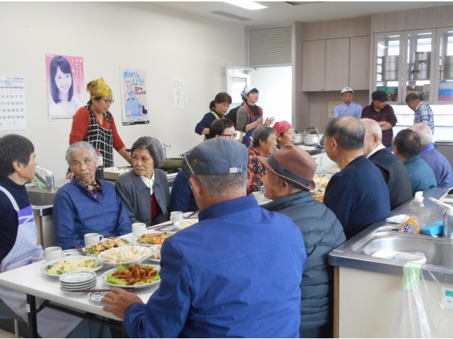 出来上がった料理を、皆さんで試食しました。