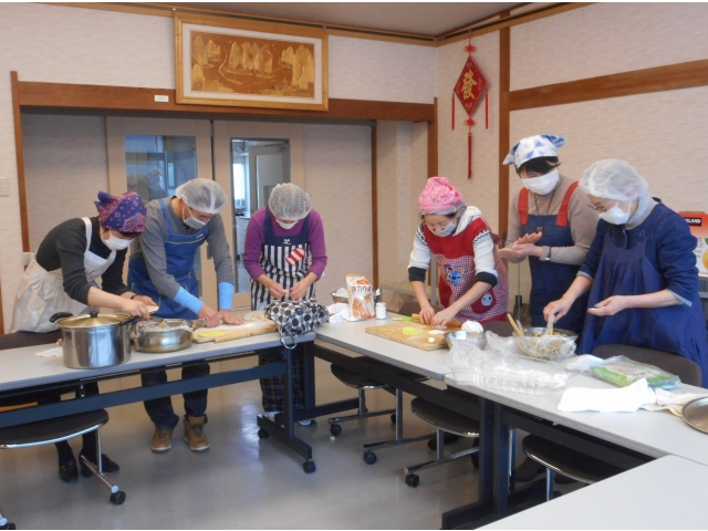 餃子作りのスタートです